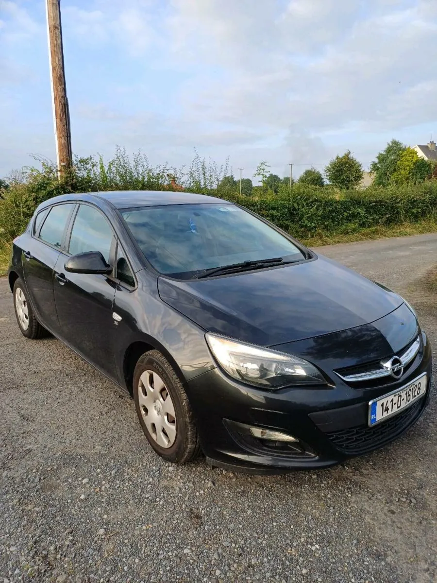 OPEL ASTRA 2014 LOW KM - Image 1