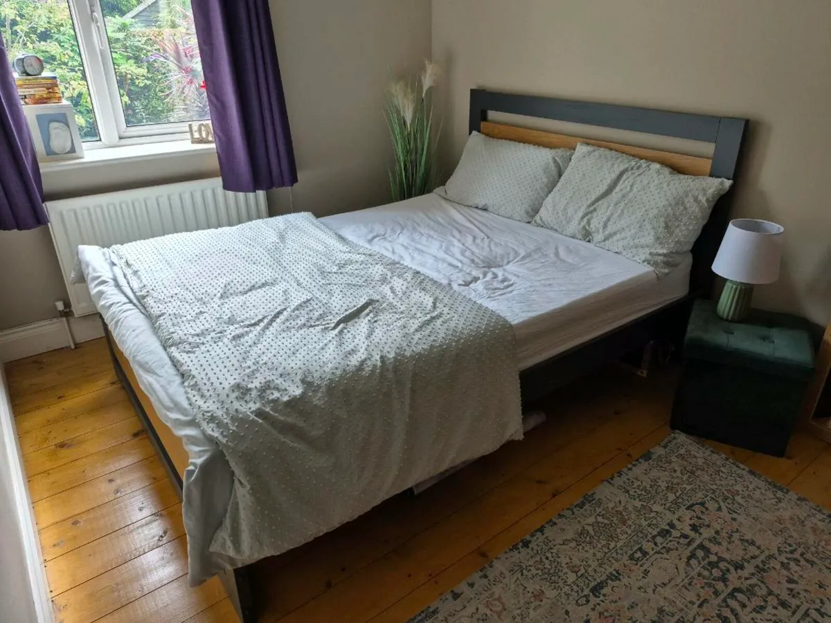 Double bed - Image 1