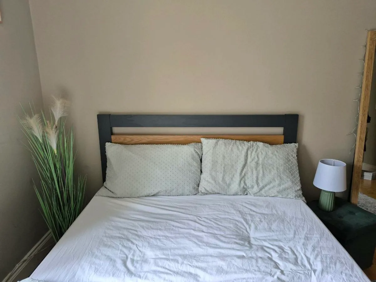 Double bed - Image 2
