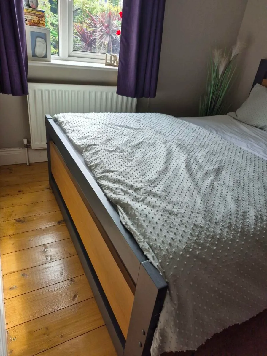 Double bed - Image 3