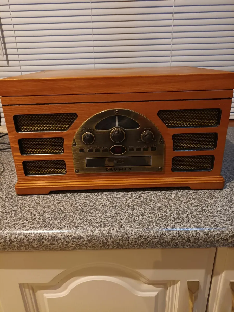 Retro Record Player - Image 1