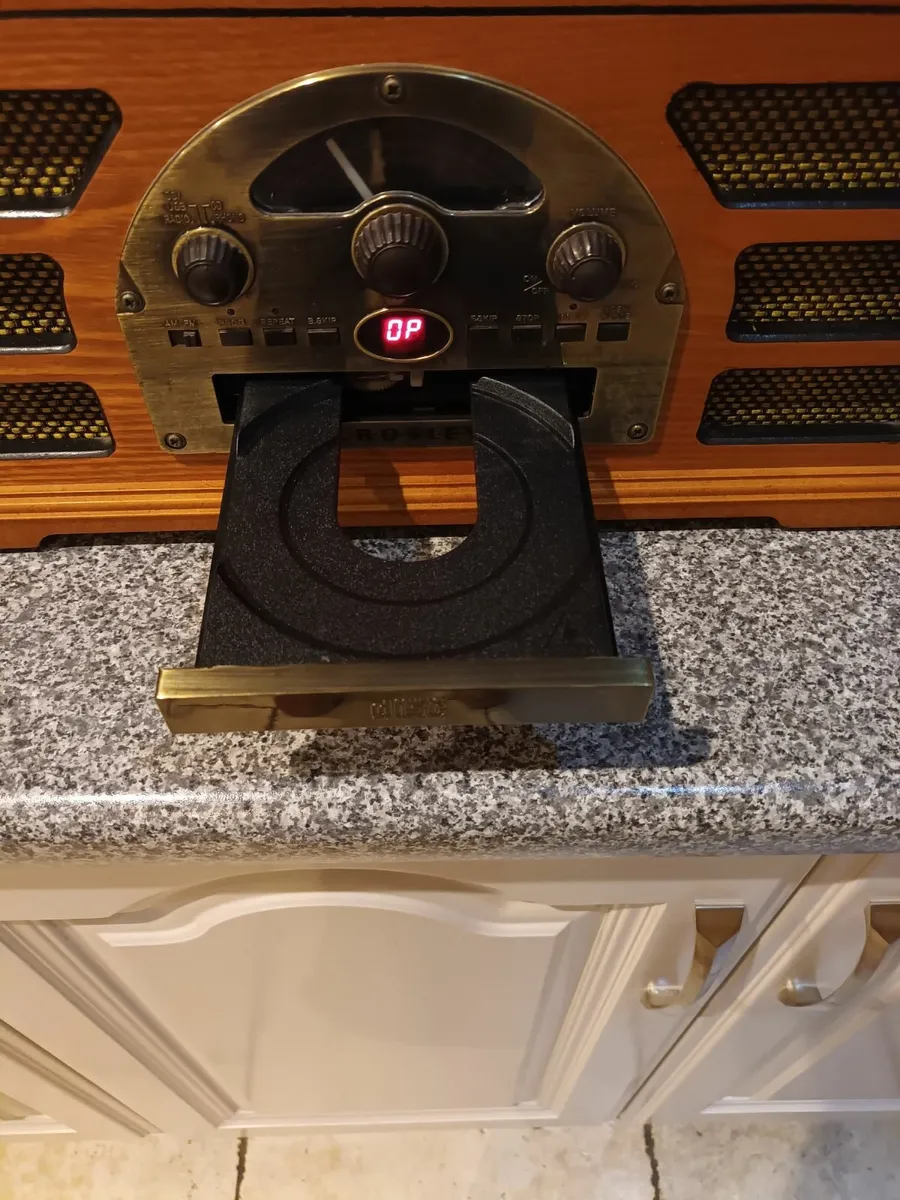 Retro Record Player - Image 2