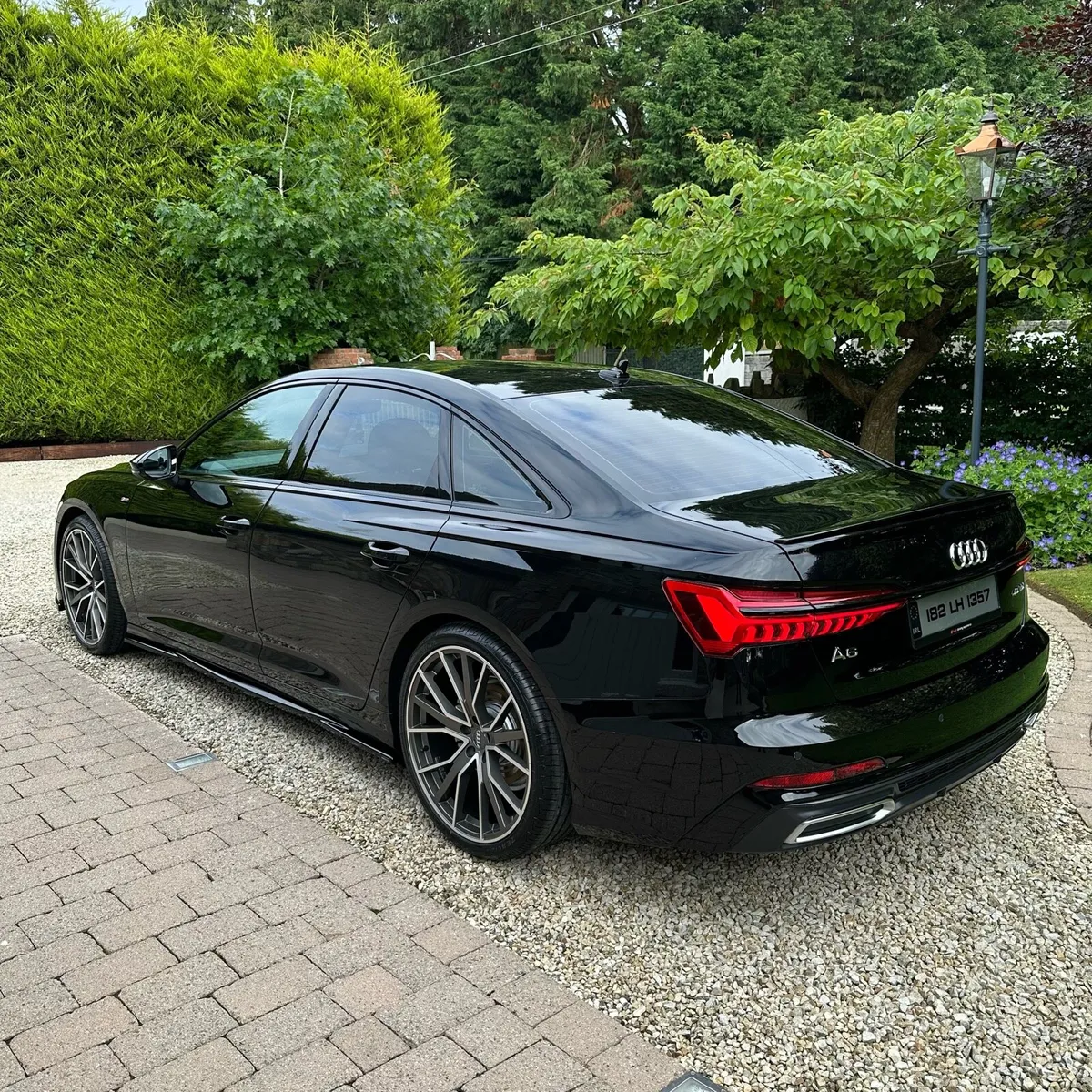 Audi A6 S-Line 40 TDI Black Edition - Image 2