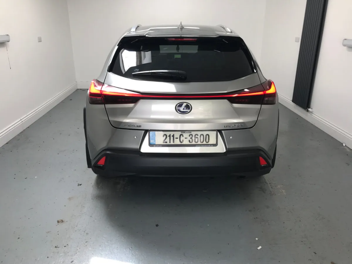 Lexus UX 2021 LUXERY HYBRID AUTO - Image 4