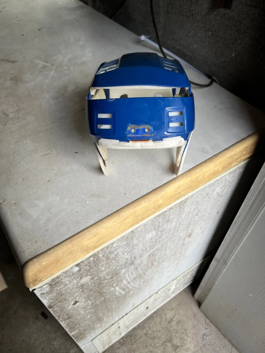 Hurling helmet - Image 1