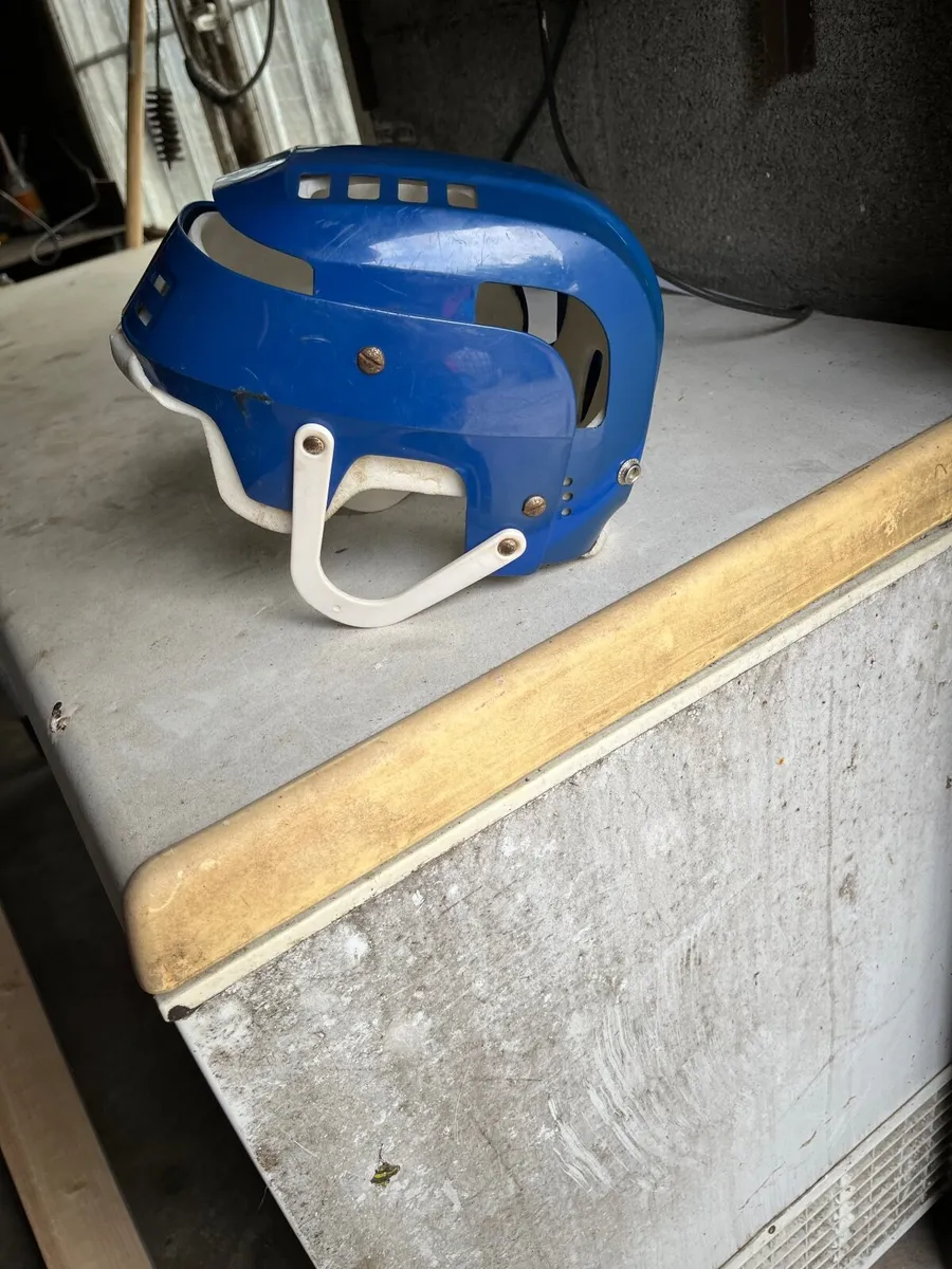 Hurling helmet - Image 3