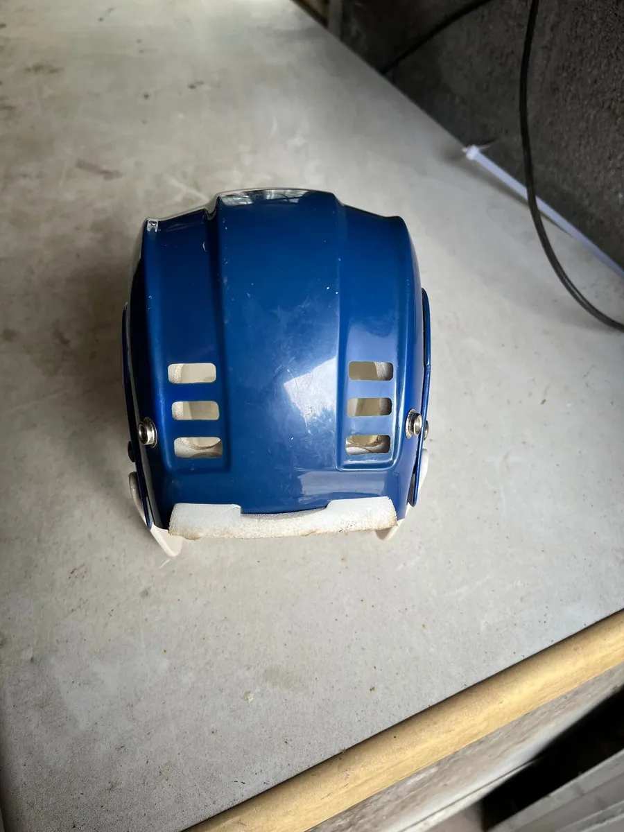 Hurling helmet - Image 4