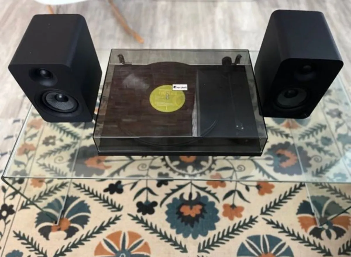 Pro-Ject Primary E Phono record player - Image 1