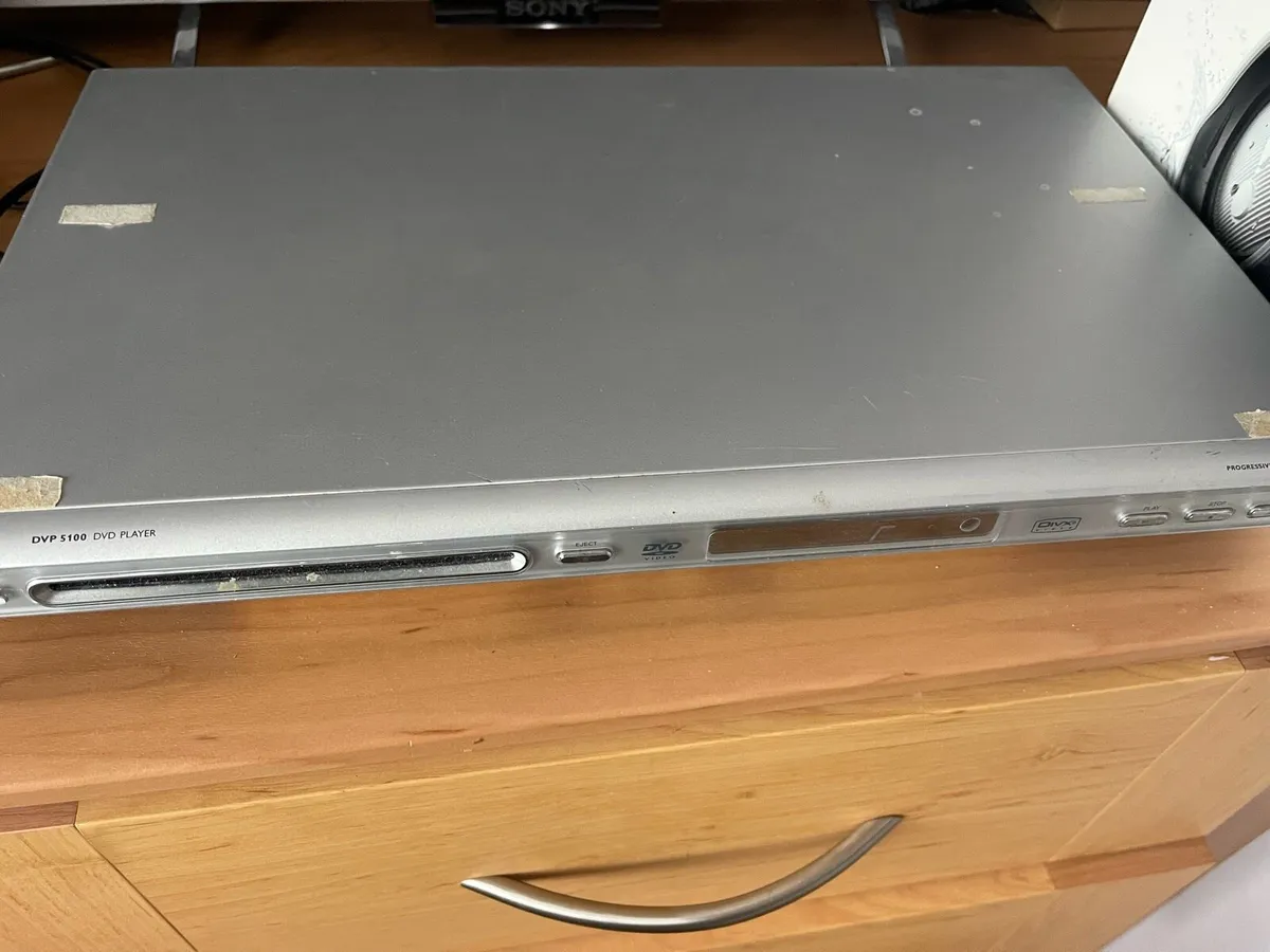 DVD player and 100+ movies - Image 1