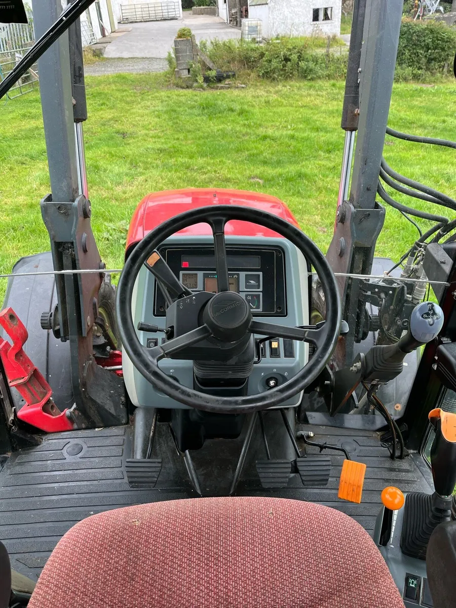 Mc Cormick CX 105 **LOW HOURS** - Image 3