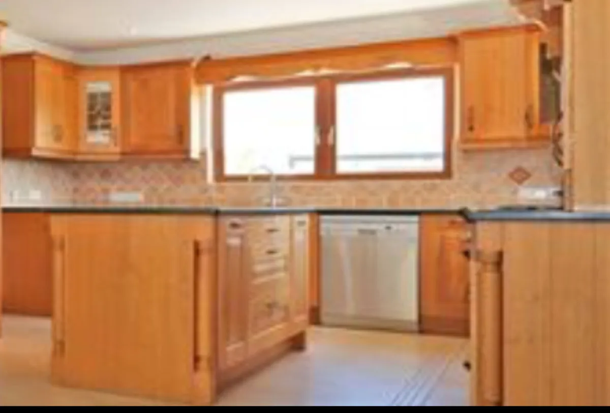 Solid oak kitchen - Image 2