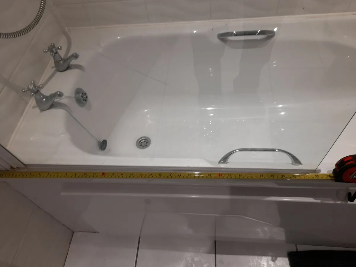 For Sale bathroom suite - Image 4