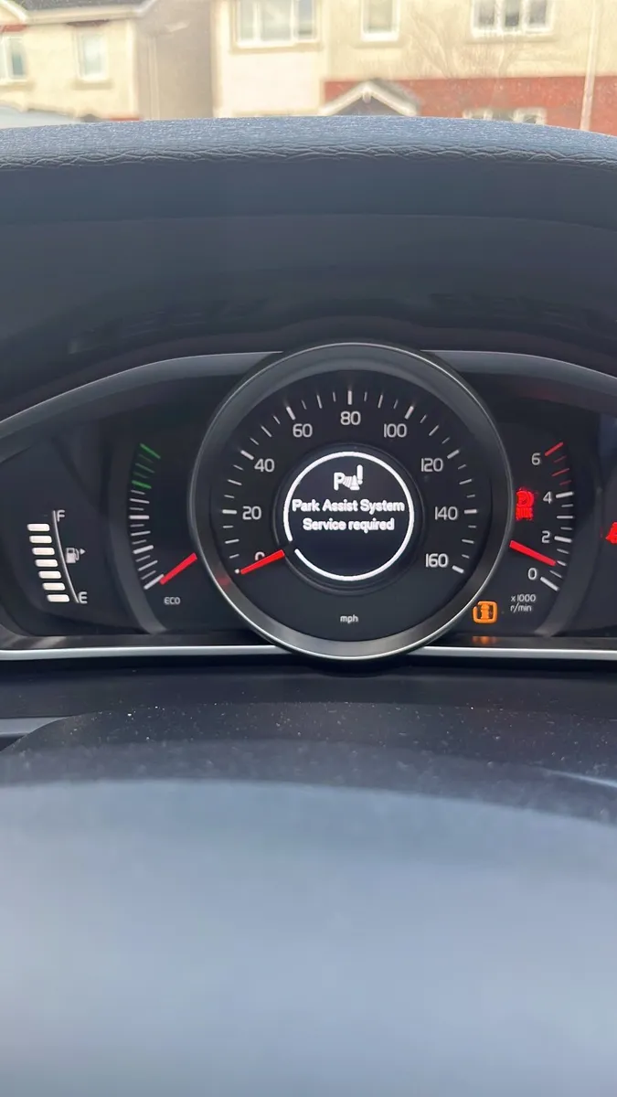 Volvo V40 2015 - Image 1