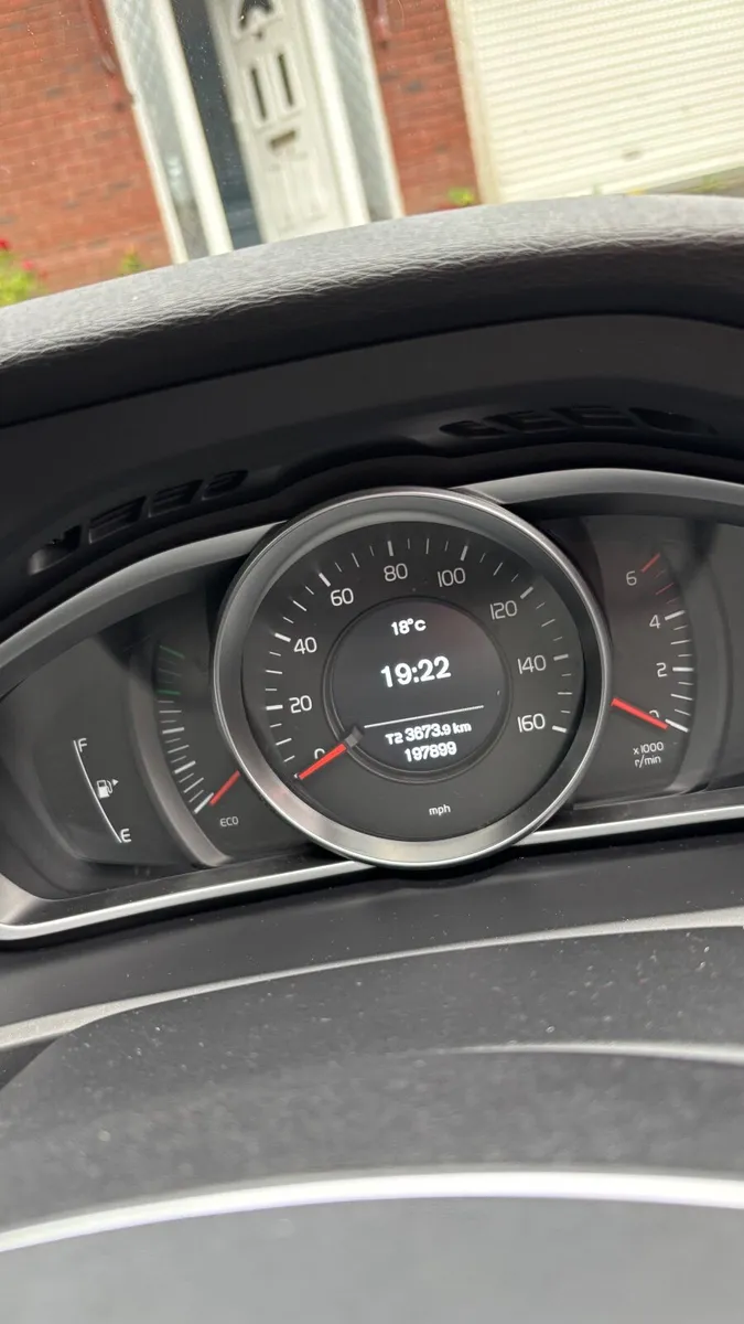 Volvo V40 2015 - Image 4