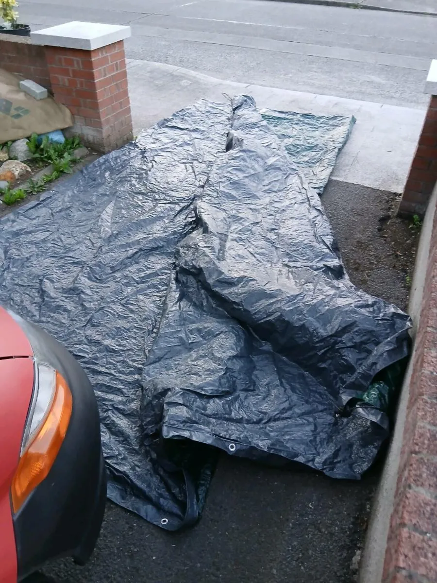 Large rain sheet - Image 1
