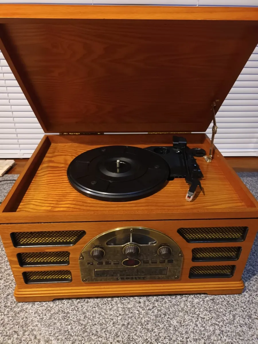 Retro Record Player - Image 3