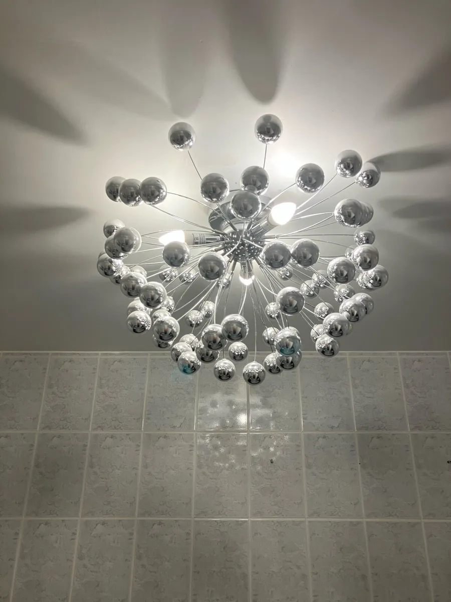 Light fixture - Image 1