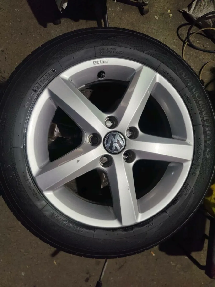 VW POLO 15' GENUINE ALLOYS AND V GOOD TYRES - Image 2