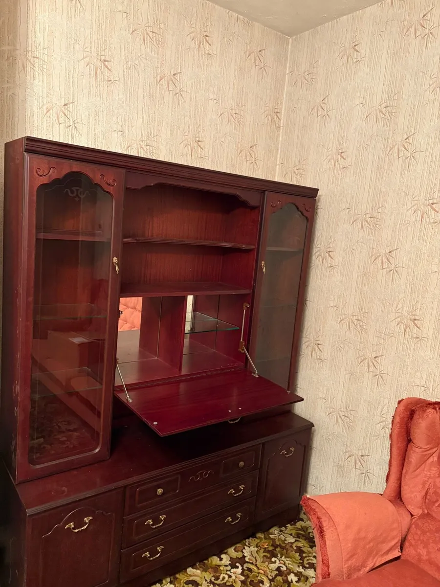 Cabinet with mini bar - Image 1