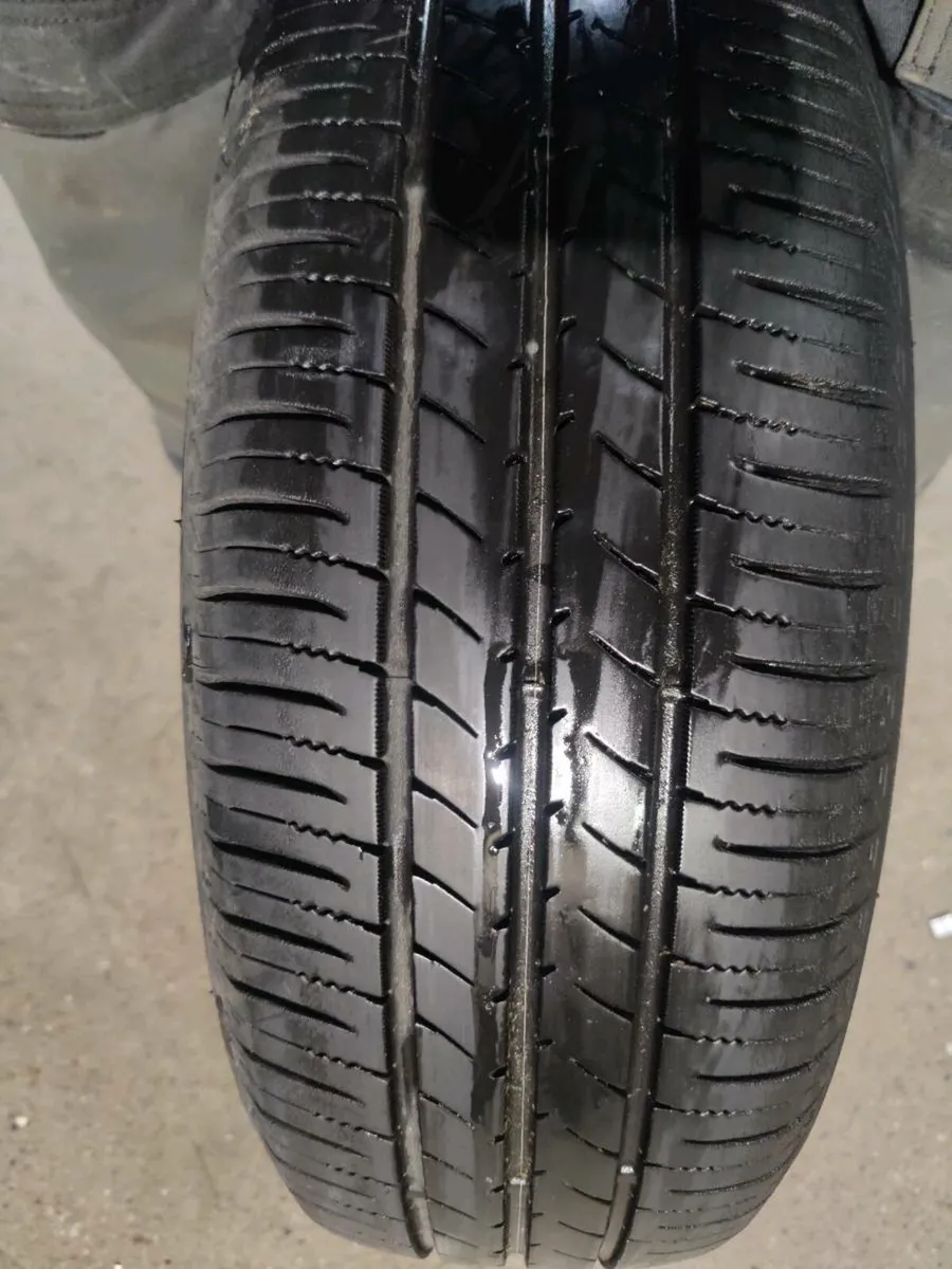 VW POLO 15' GENUINE ALLOYS AND V GOOD TYRES - Image 4