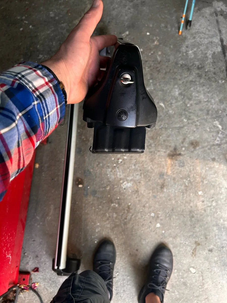 Skoda  superb roof rack - Image 2