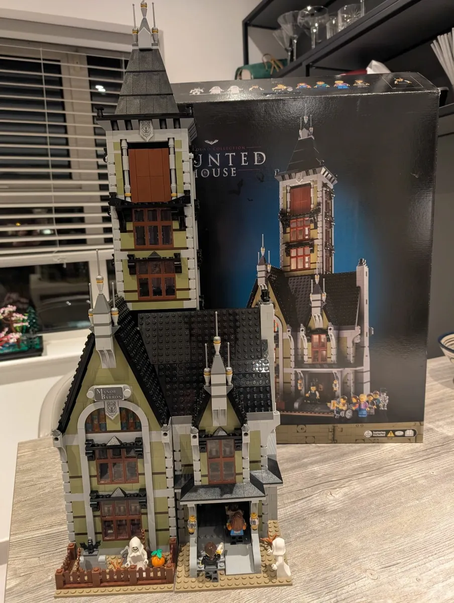 LEGO Icons Haunted House (10273) | 25% off!!! - Image 1
