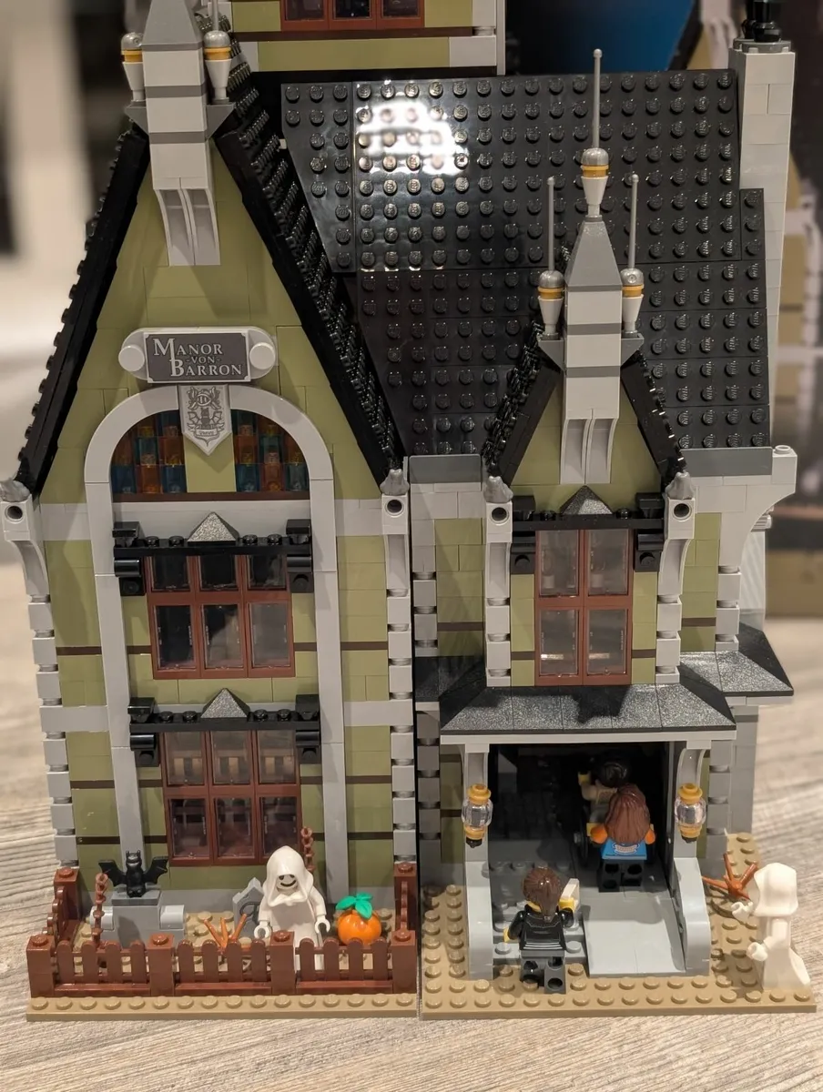 LEGO Icons Haunted House (10273) | 25% off!!! - Image 3