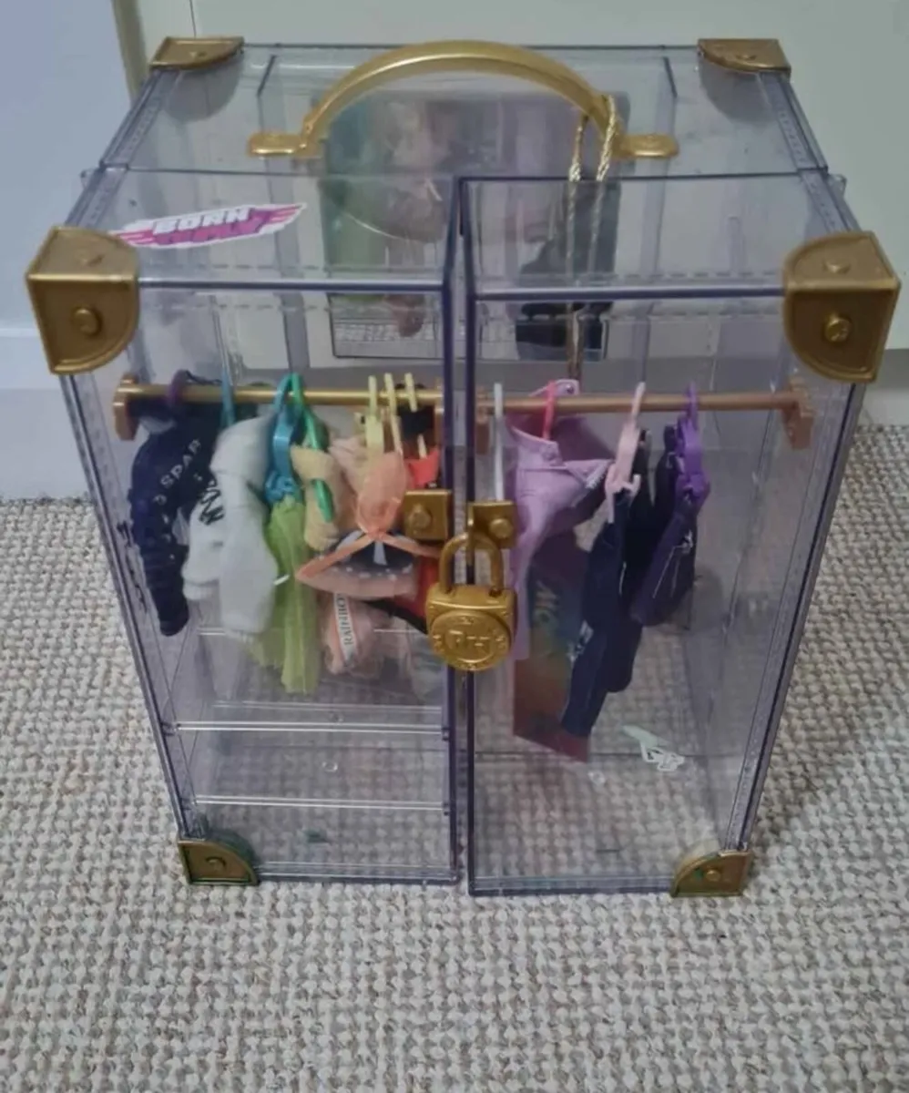 Rainbow high wardrobe - Image 1