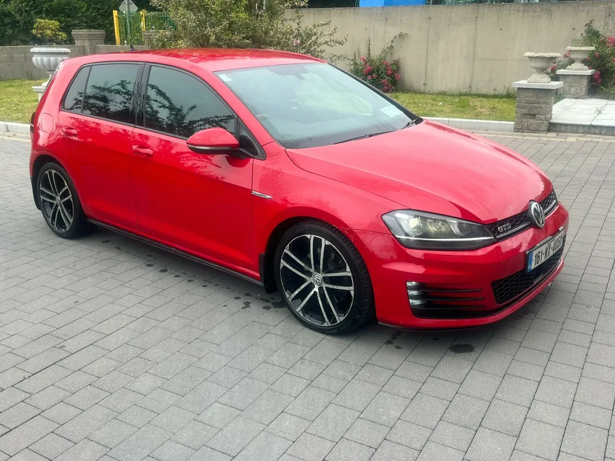 2016 Volkswagen golf GTD AUTOMATIC - Image 2