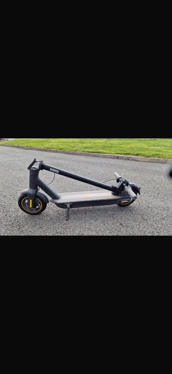 Ninebot g30 max electric scooter - Image 2
