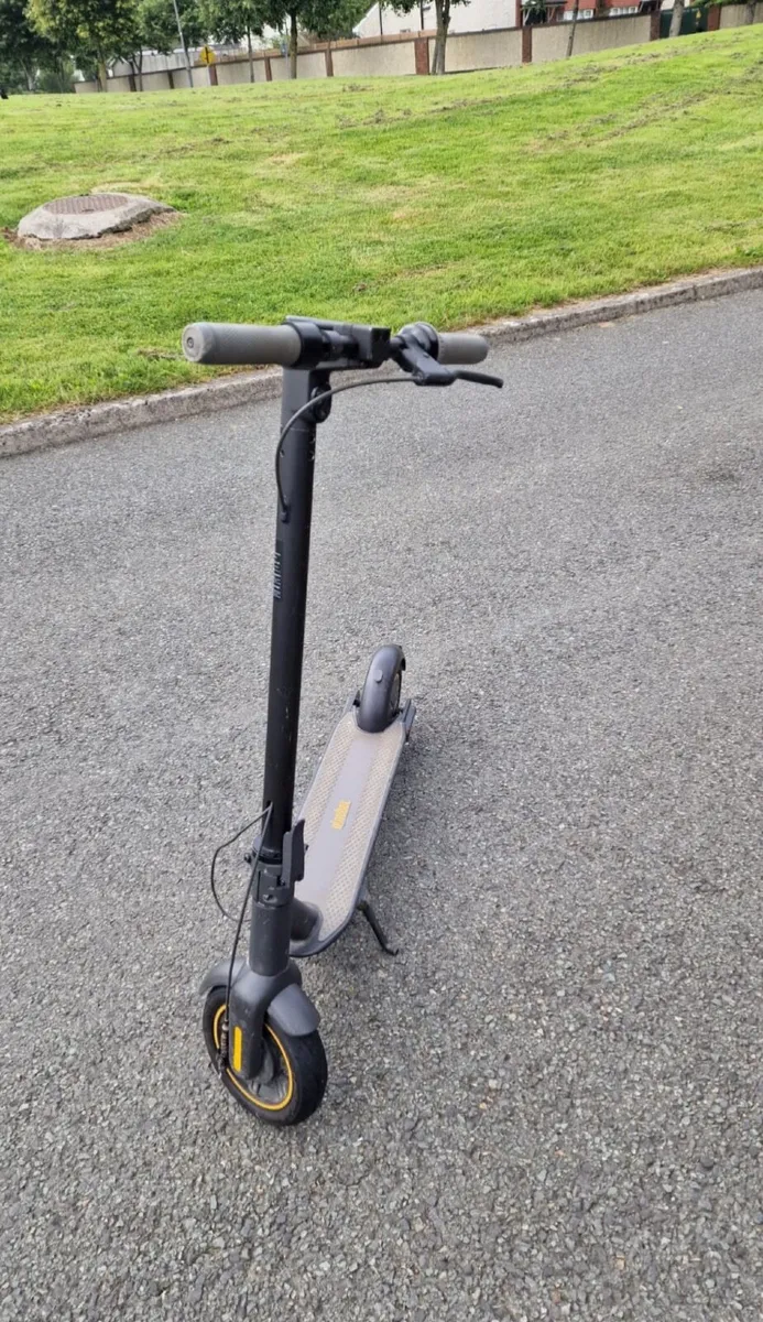 Ninebot g30 max electric scooter - Image 3