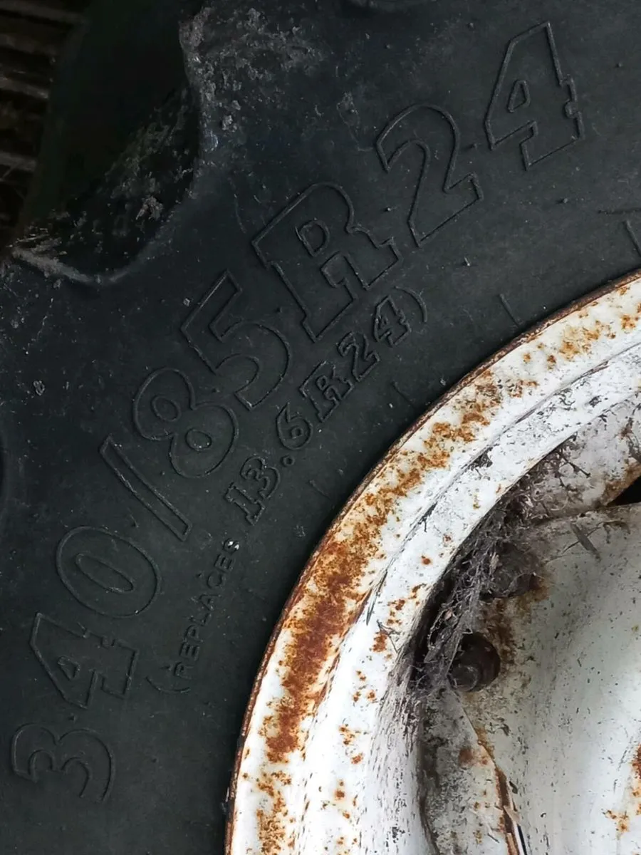 Ford/newholland wheels. - Image 3
