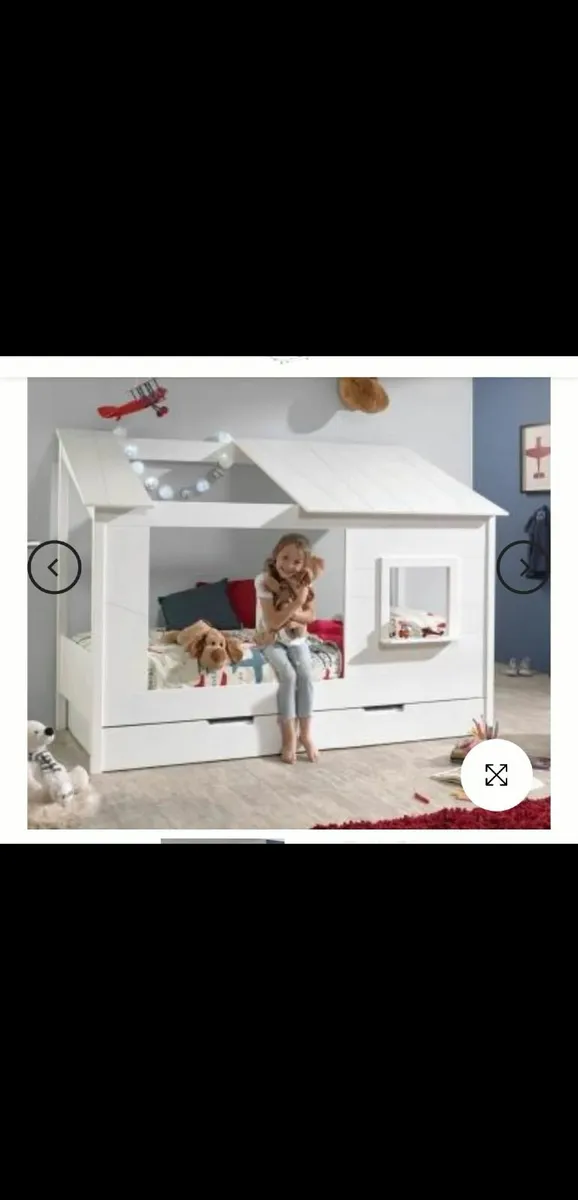 Unique & fun house bed with pull out - Image 2