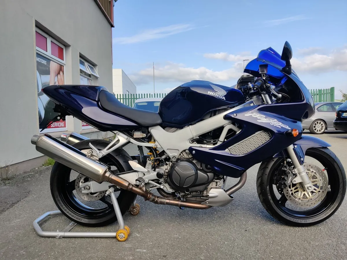 Honda VTR 1000 V-Twin Perfect Cond Full Service - Image 1
