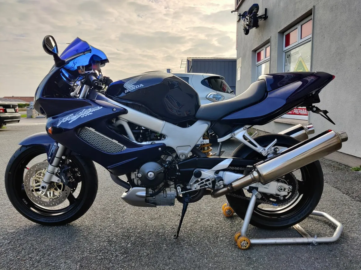 Honda VTR 1000 V-Twin Perfect Cond Full Service - Image 4