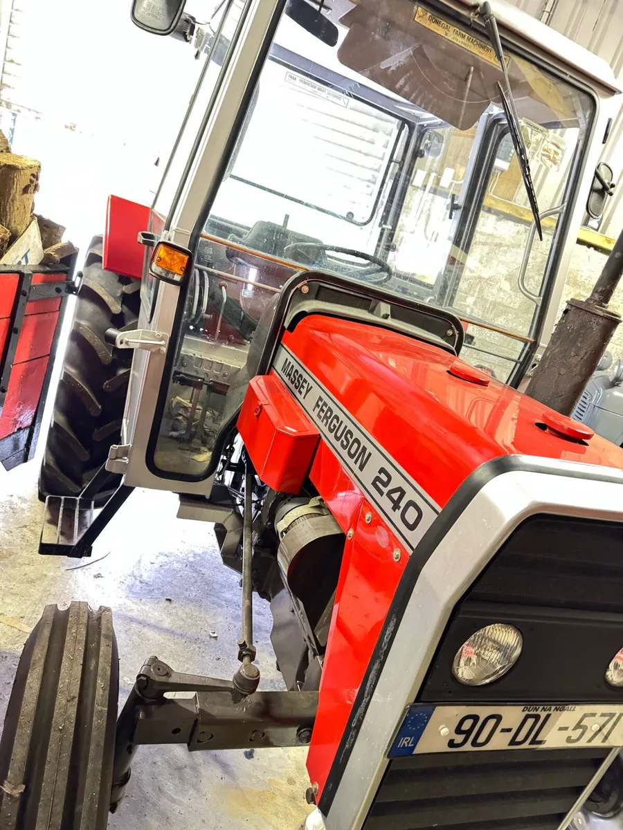Massey Ferguson 240 silver cab - Image 1