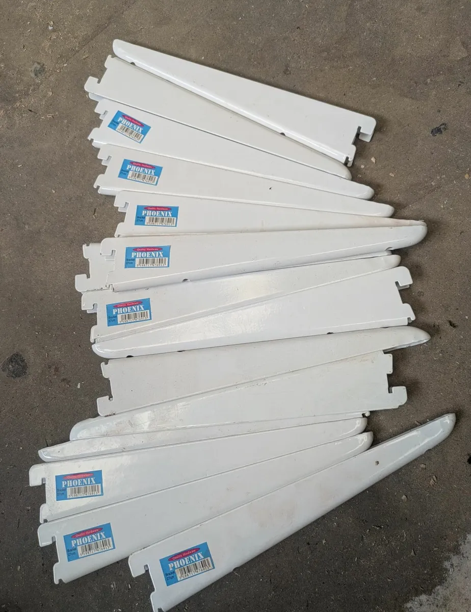 Shelf brackets rails - Image 1