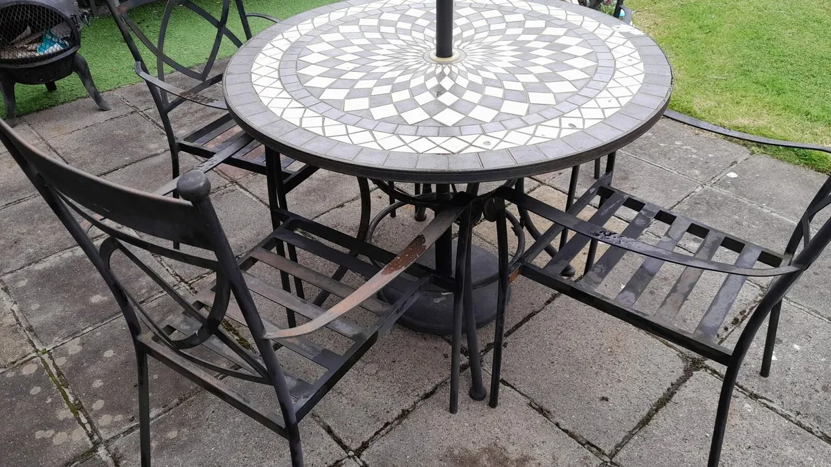 Garden table and chairs - Image 2