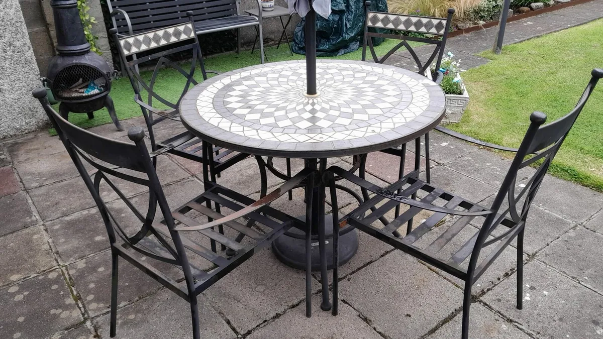 Garden table and chairs - Image 3
