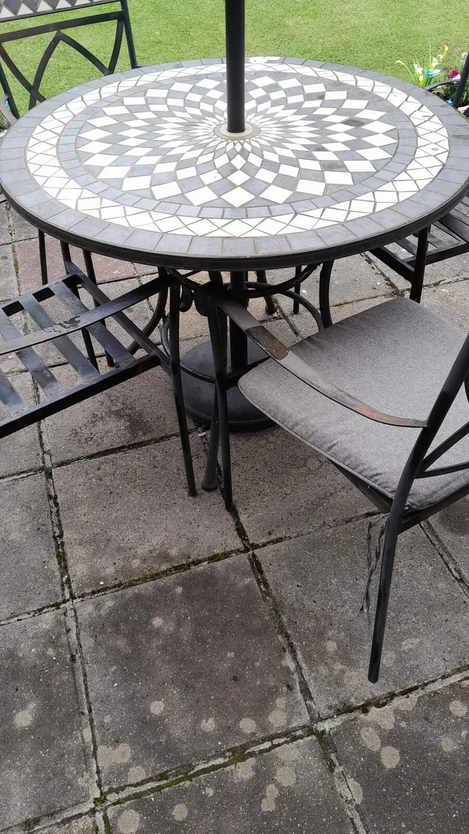 Garden table and chairs - Image 4