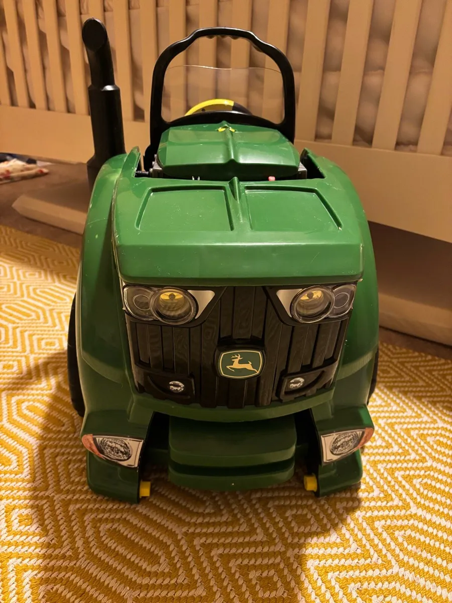 John Deere tractor engine play set - Image 1