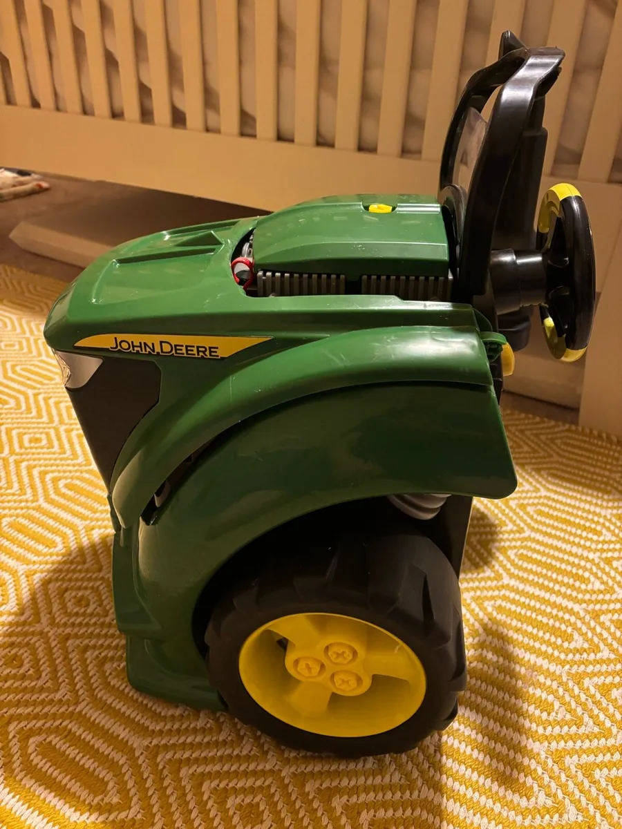 John Deere tractor engine play set - Image 2