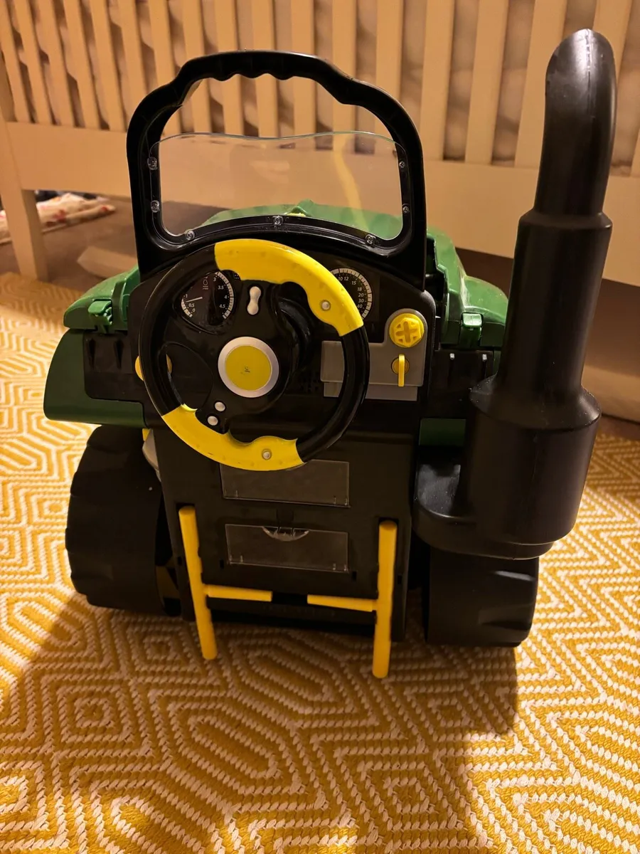 John Deere tractor engine play set - Image 3