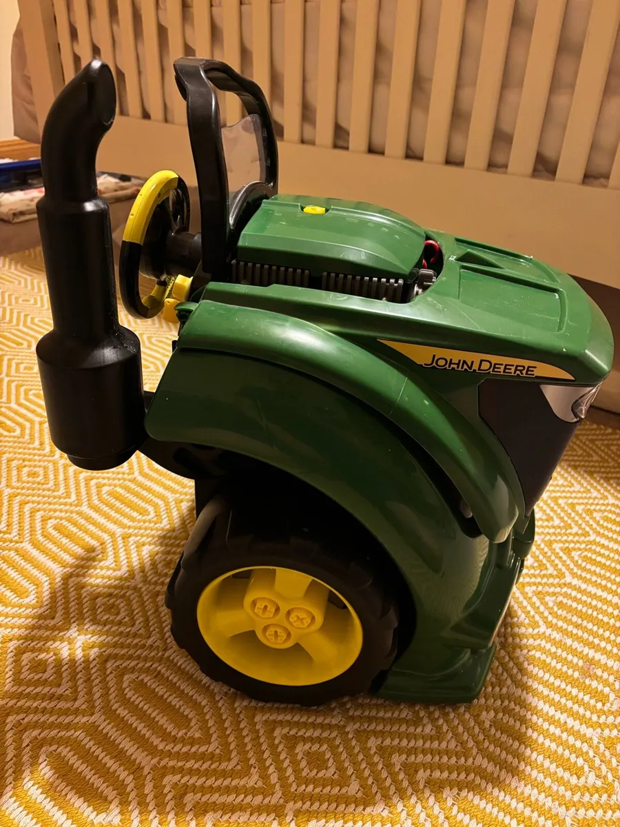 John Deere tractor engine play set - Image 4