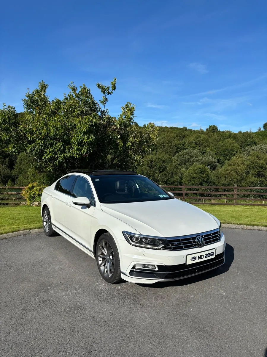 191 R-Line Passat with sunroof - Image 1