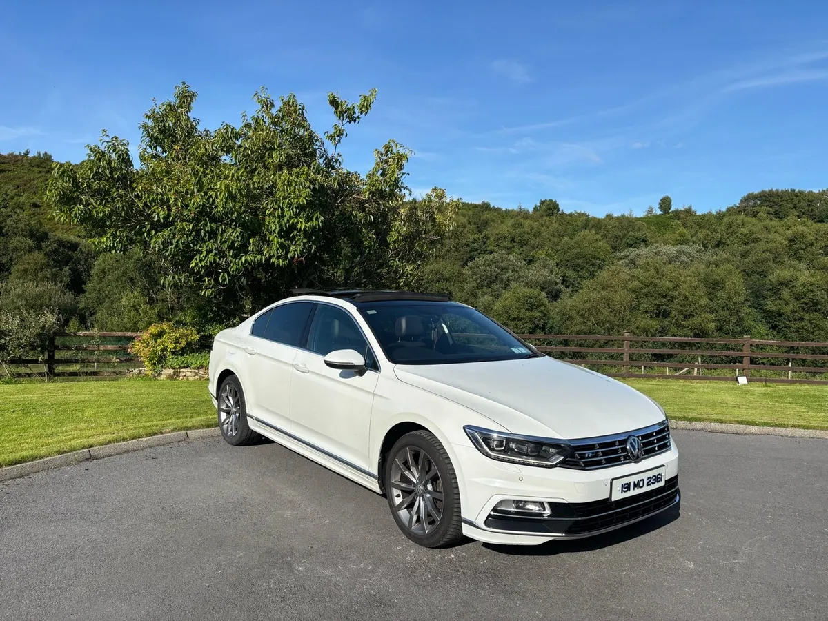 191 R-Line Passat with sunroof - Image 3