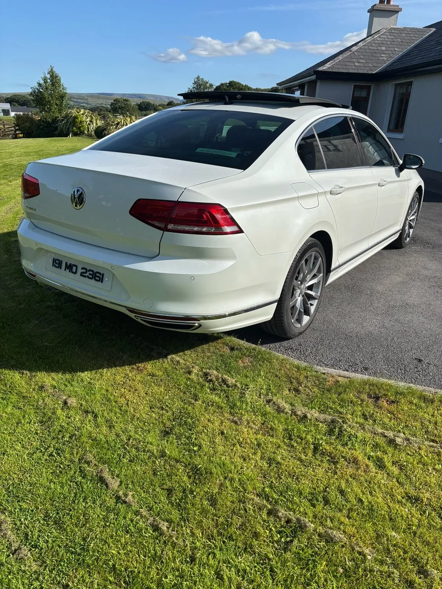 191 R-Line Passat with sunroof - Image 4