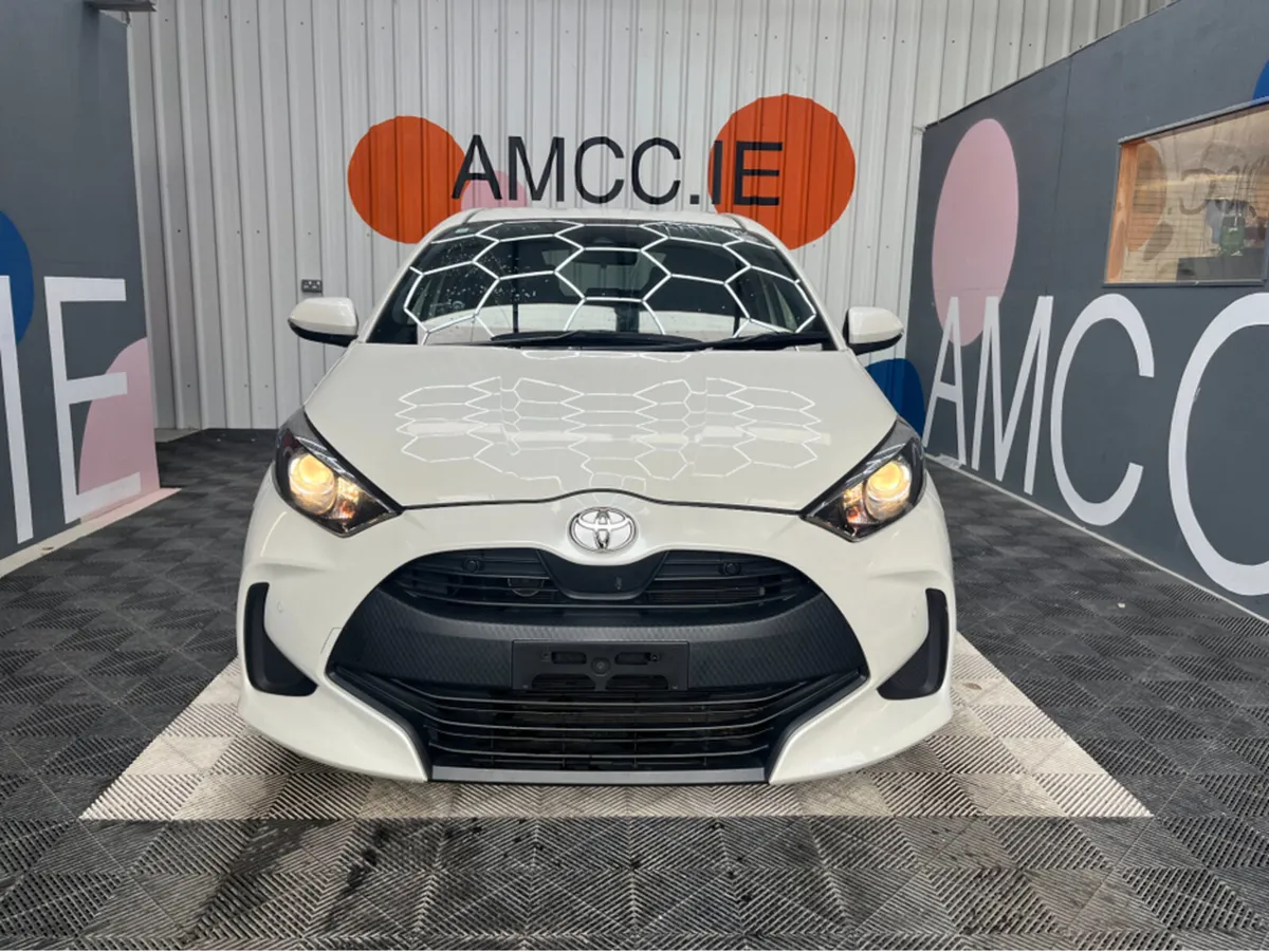 Toyota Yaris ONLY €15950! YARIS AUTOMATIC 1.0 PETR - Image 2