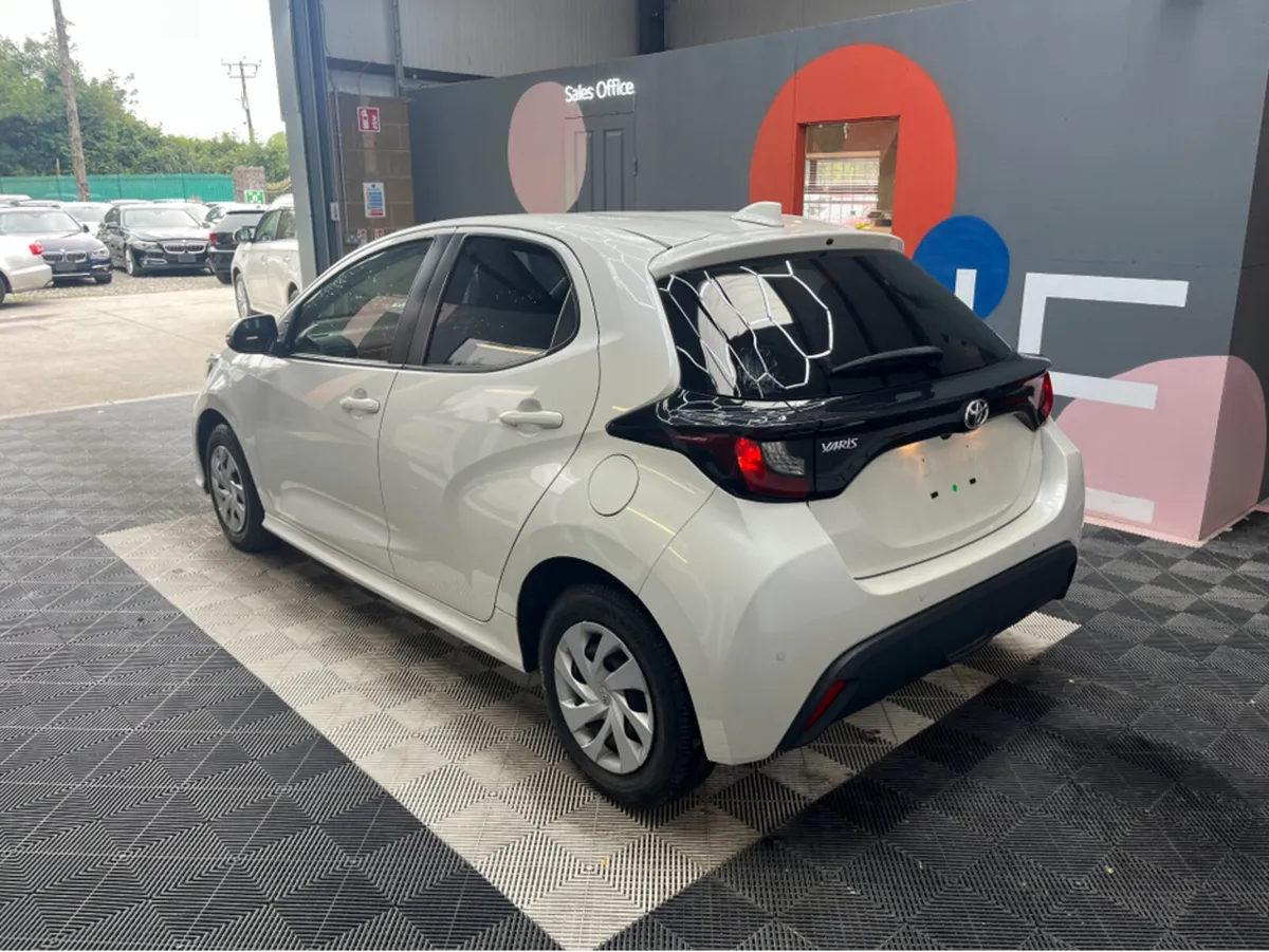 Toyota Yaris ONLY €15950! YARIS AUTOMATIC 1.0 PETR - Image 4
