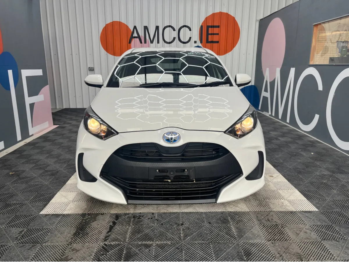 Toyota Yaris 1.5 HYBRID/ 89K KMS / AUTOMATIC / REV - Image 3